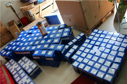雷諾曼(RENOMAN)2304四輪拖拉機(jī)Perkins柴油機(jī)原裝配件總成銷售維修技術(shù)支持中心