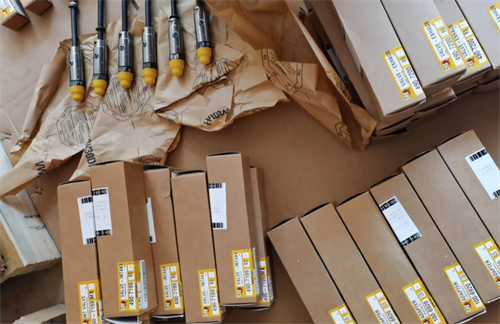 卡特彼勒c4.4 c7.1 c9 c13 c15 c18 c27 c32發動機噴油器總成