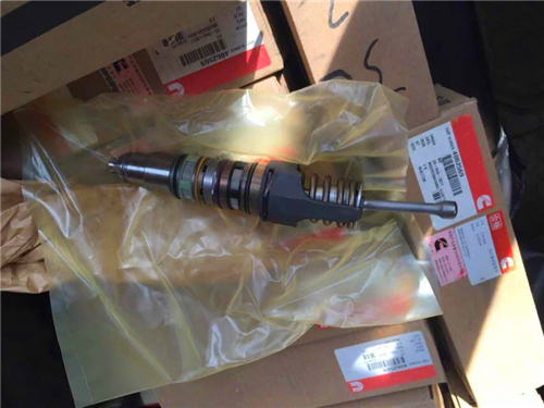 康明斯M11柴油發(fā)動機(jī)噴油器和燃油管路維修